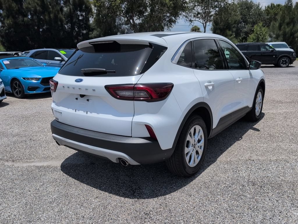 Certified 2024 Ford Escape Active FWD image 3