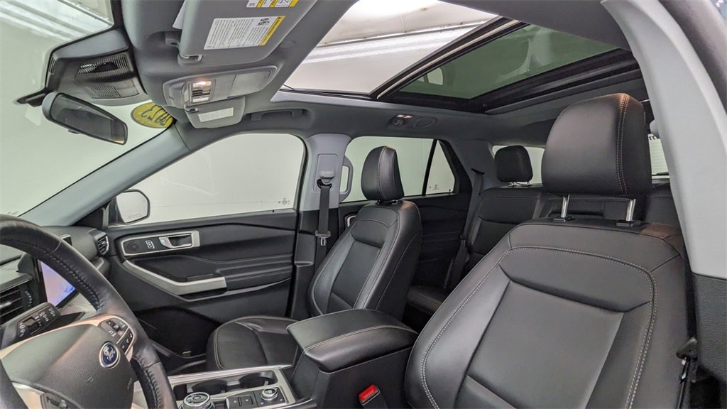 Certified 2023 Ford Explorer XLT w/ Equipment Group 202A image 3