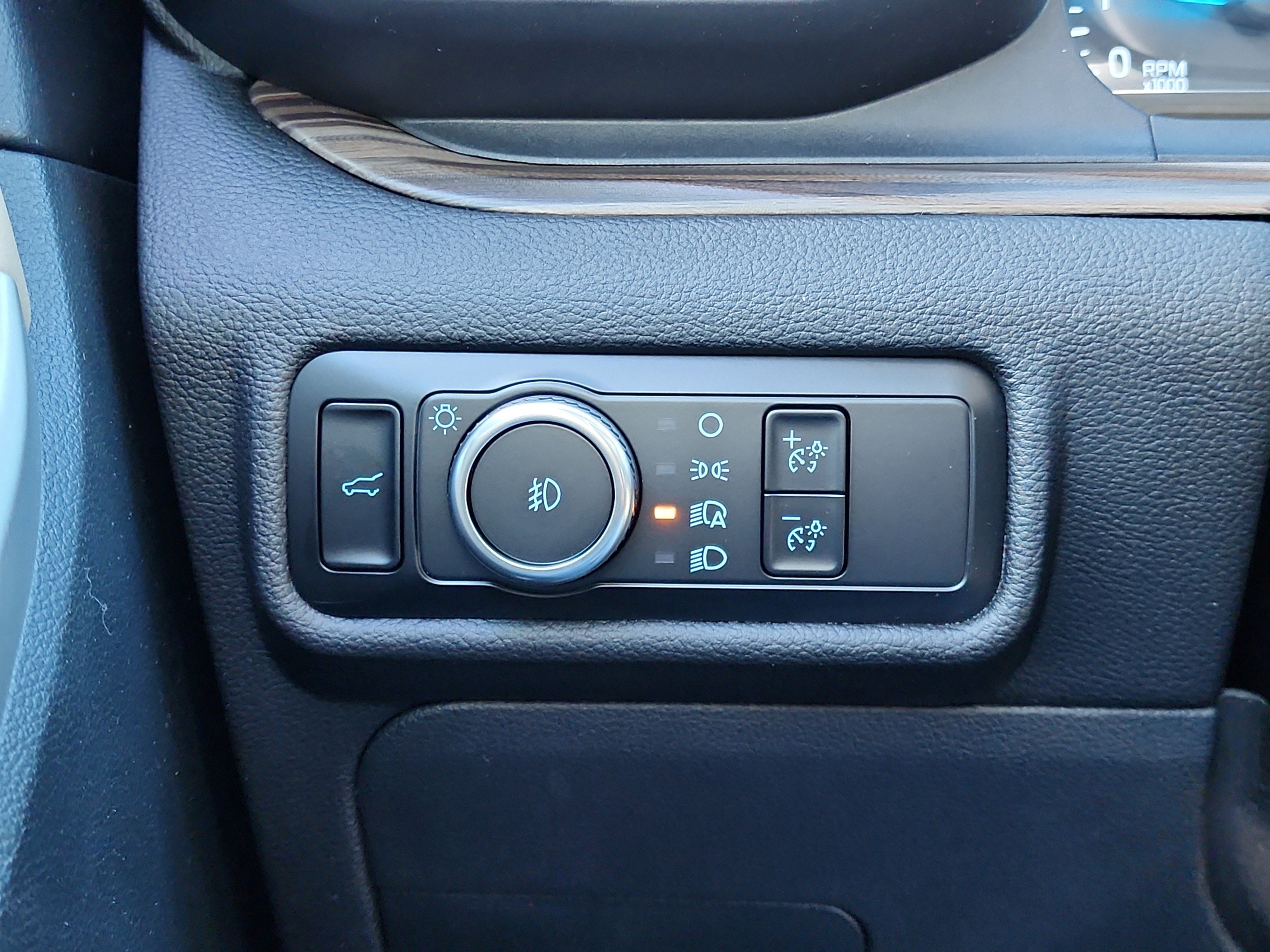 Certified 2023 Ford Explorer Limited w/ Equipment Group 301A image 27