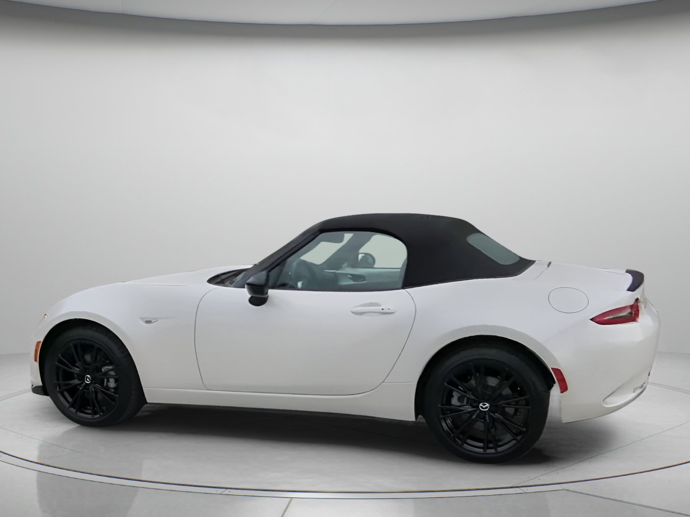 Used 2024 MAZDA MX-5 Miata Club RWD image 18