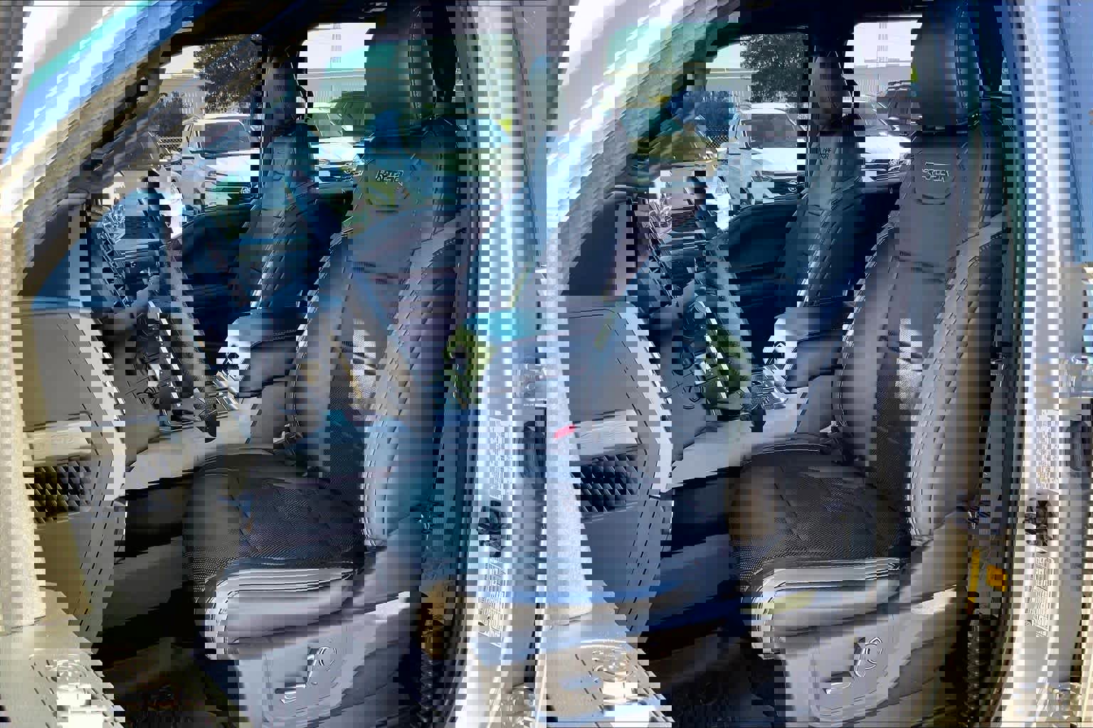 Certified 2018 Ford F150 Raptor w/ Equipment Group 802A Luxury image 9