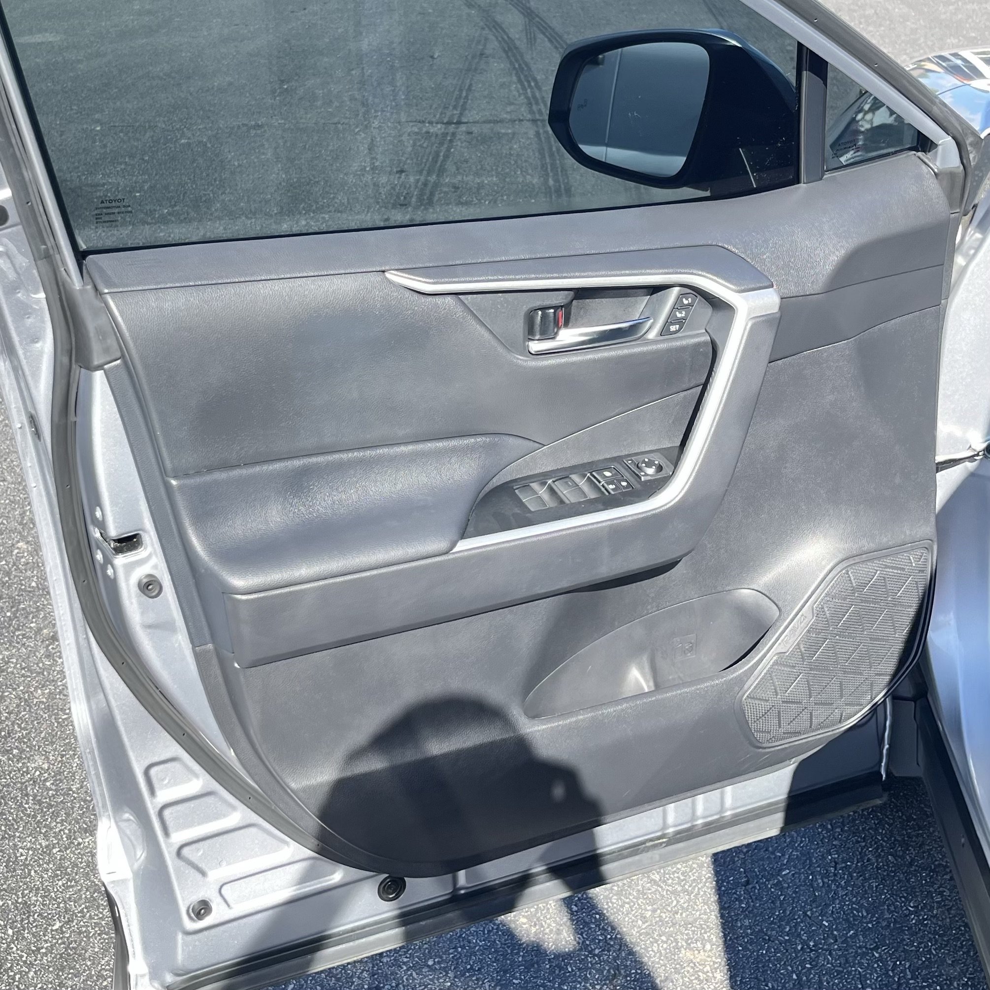 Used 2021 Toyota RAV4 XLE Premium AWD/4WD image 10