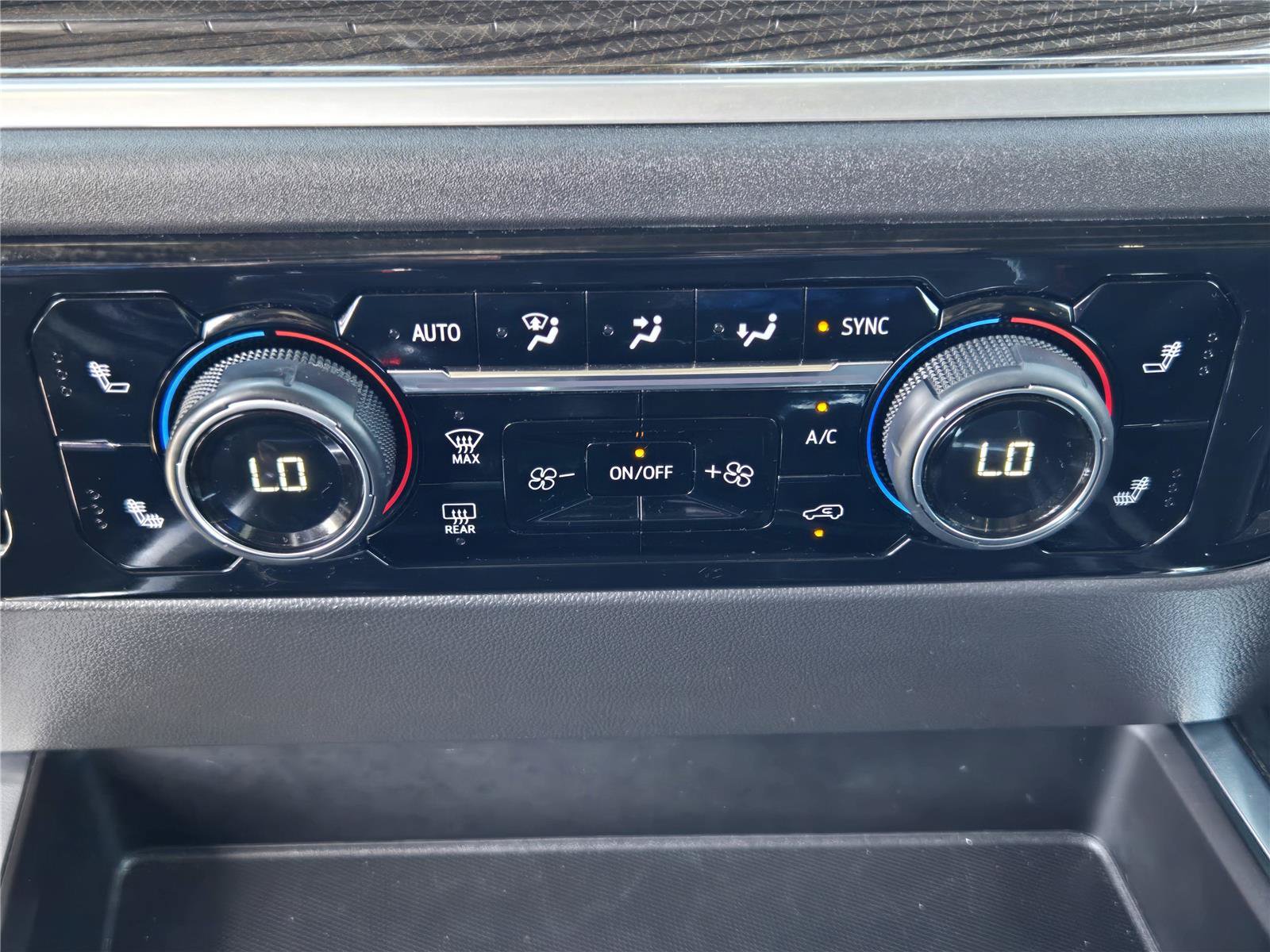 Used 2025 Chevrolet Silverado 1500 LT Trail Boss w/ Convenience Package II AWD/4WD image 17