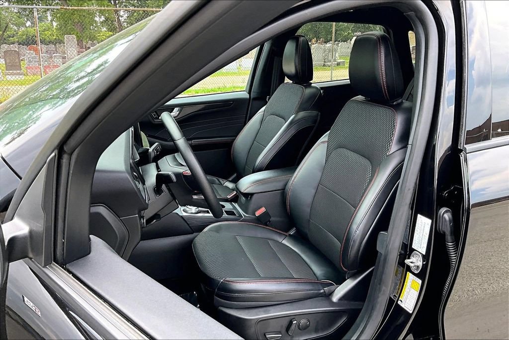 Certified 2024 Ford Escape ST-Line w/ Tech Pack #1 AWD/4WD image 24