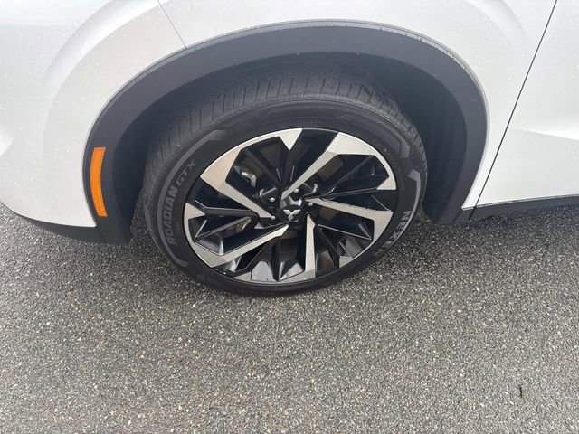 Used 2024 Mitsubishi Outlander 4WD Plug-In Hybrid image 13