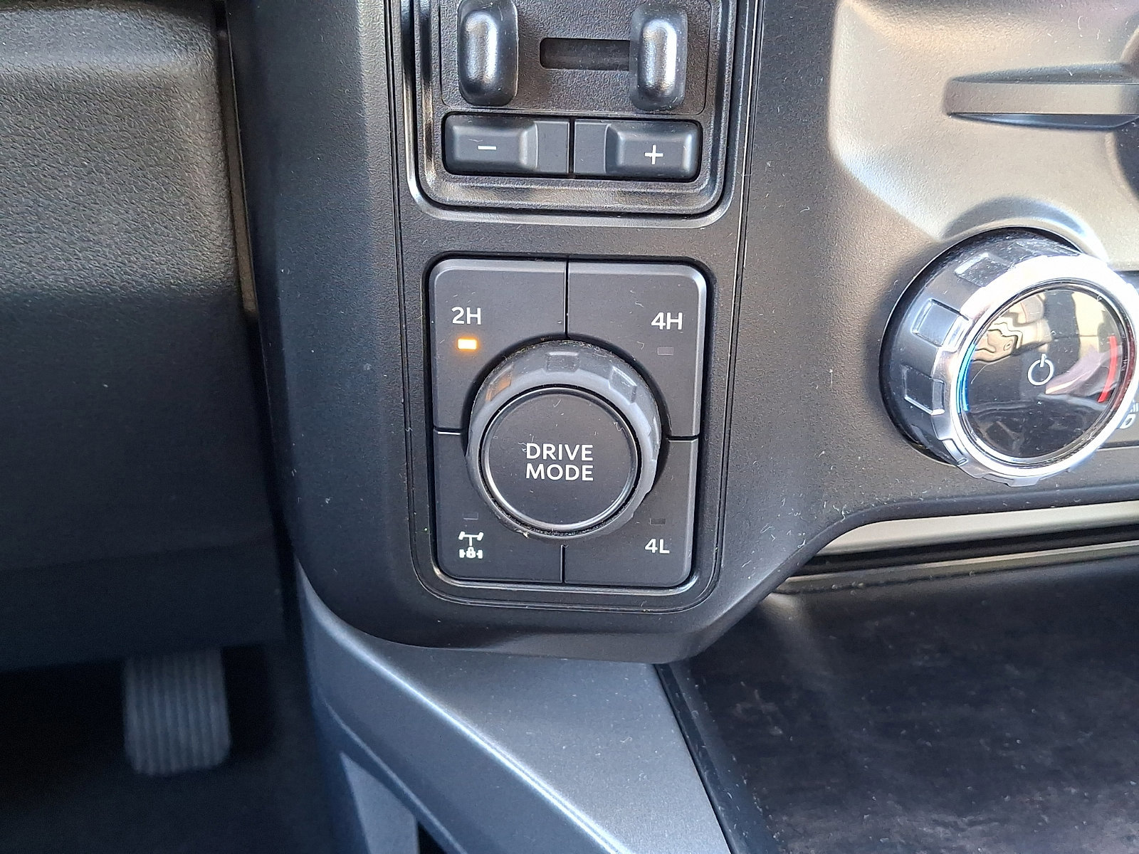 Certified 2024 Ford F350 Lariat w/ Lariat Ultimate Package image 31