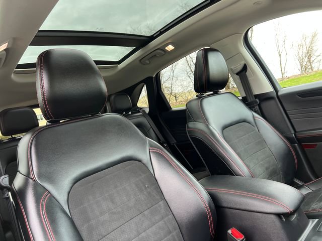 Certified 2022 Ford Escape SEL w/ SEL Stealth AWD Package image 35
