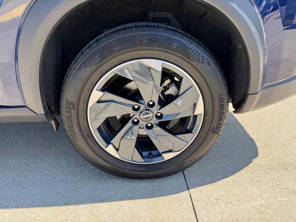 Used 2025 Nissan Rogue SV AWD/4WD image 9