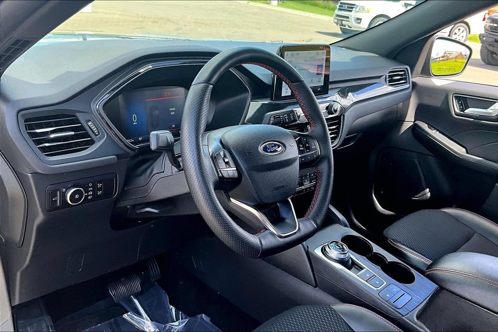 Certified 2025 Ford Escape ST-Line Select AWD/4WD image 14