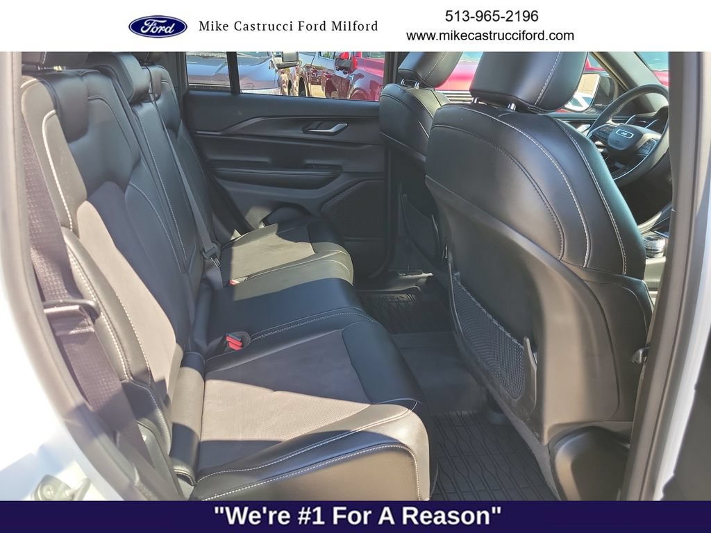 Used 2024 Jeep Grand Cherokee Altitude AWD/4WD image 25