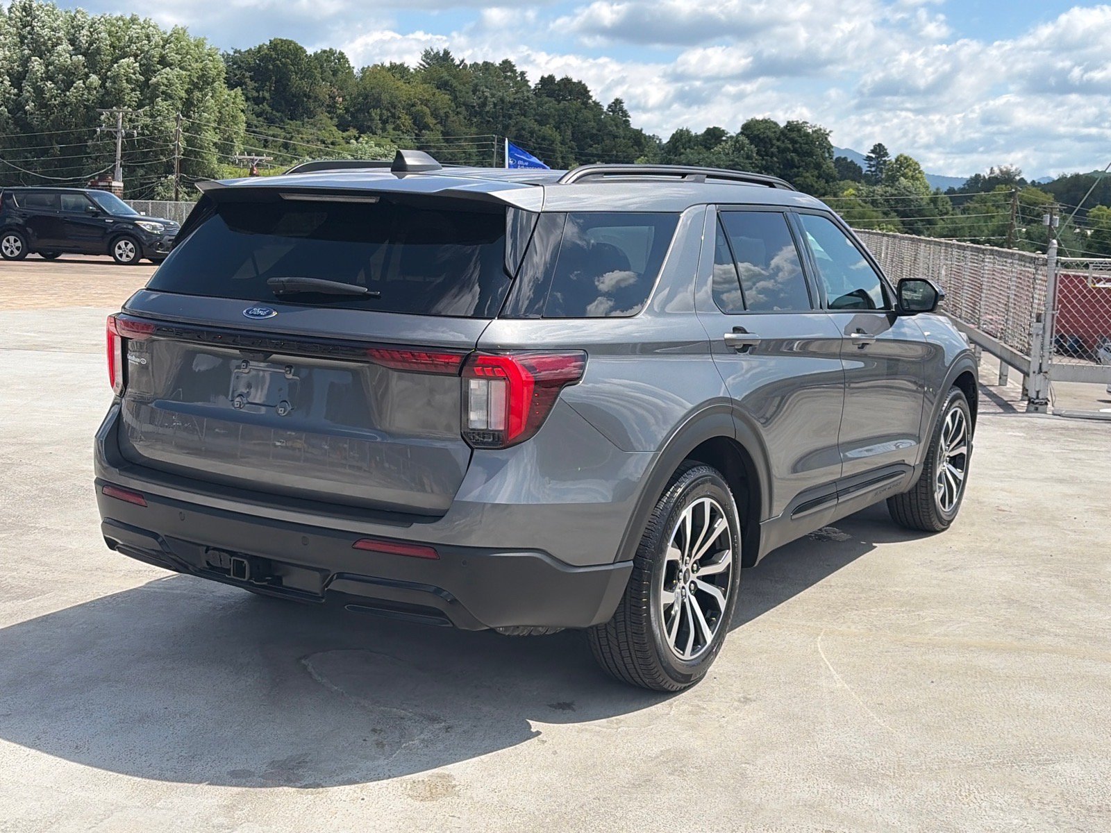 Certified 2025 Ford Explorer ST-Line RWD image 3