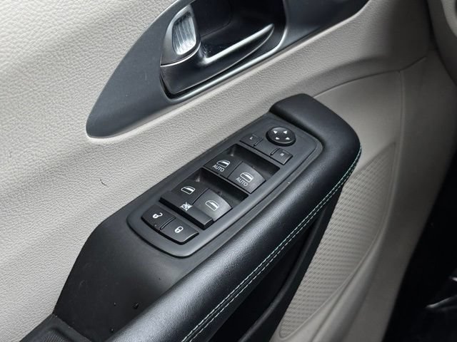 Used 2019 Chrysler Pacifica Touring Plus FWD image 34