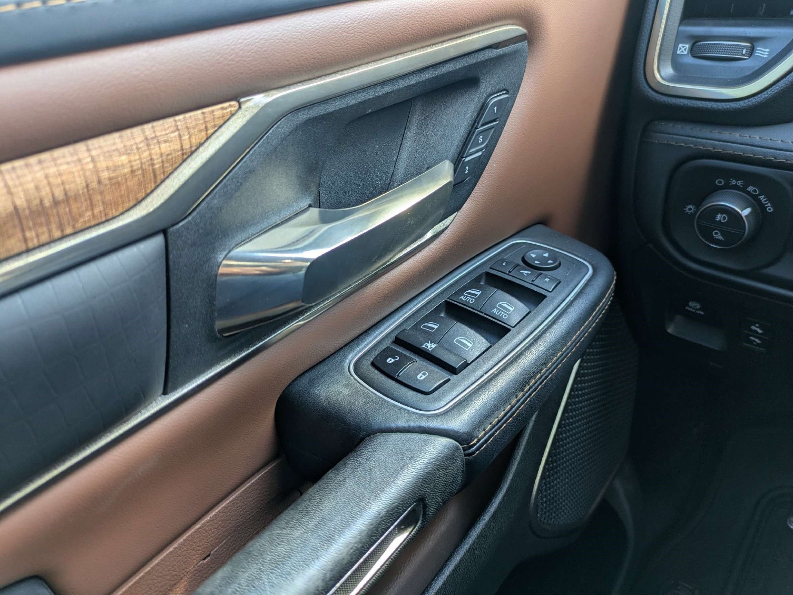 Used 2022 RAM 1500 Limited w/ Body Color Bumper Group AWD/4WD image 27