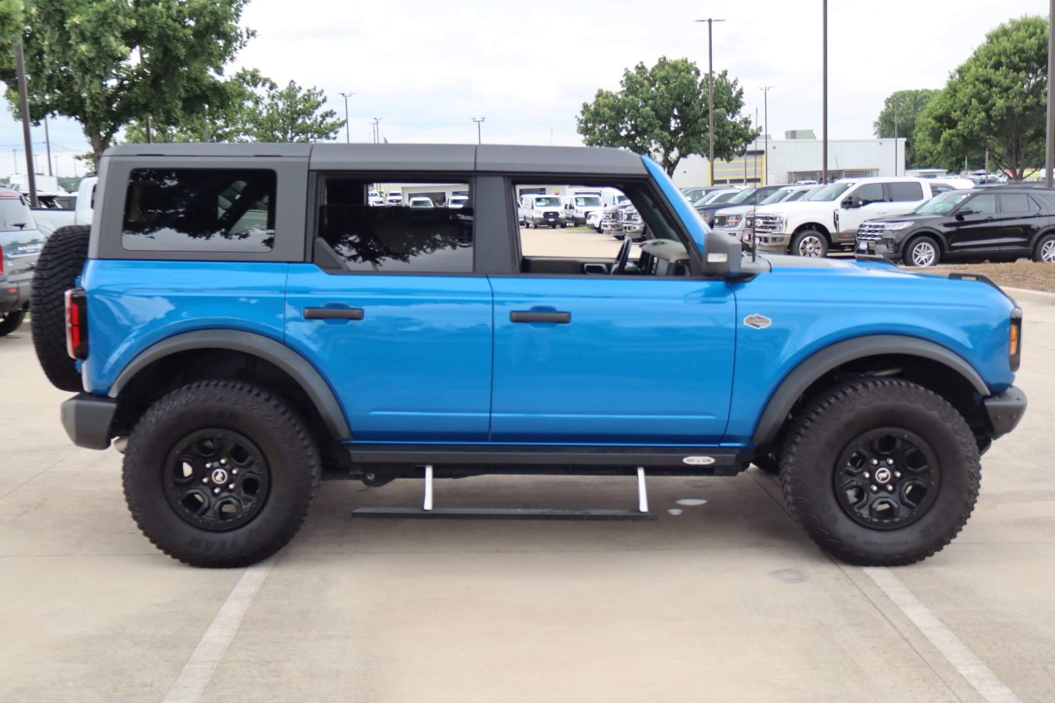 Certified 2022 Ford Bronco Wildtrak AWD/4WD image 2