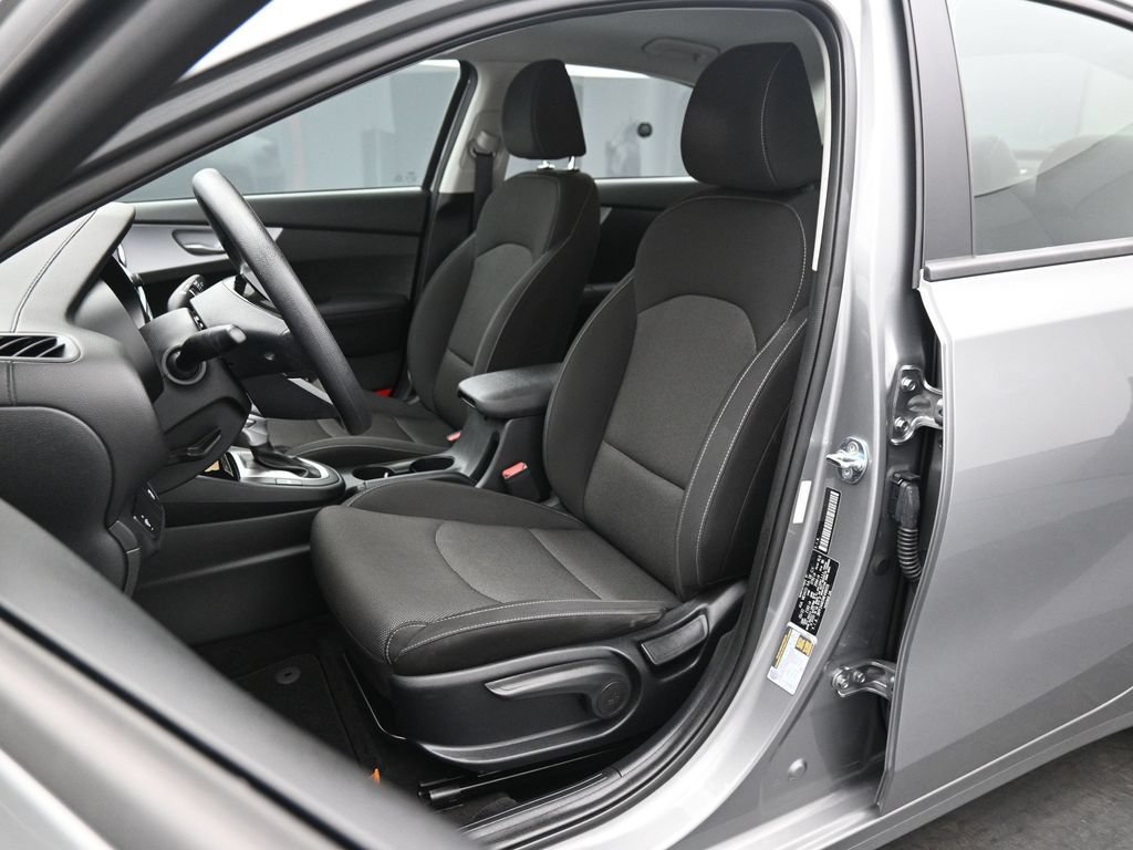 Used 2022 Kia Forte LXS FWD image 9