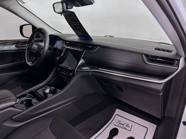 Used 2023 Jeep Grand Cherokee Laredo image 34