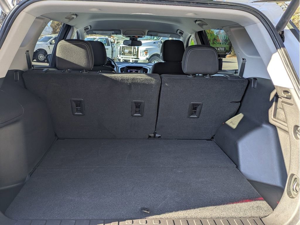 Used 2022 GMC Terrain SLE w/ Driver Convenience Package image 10