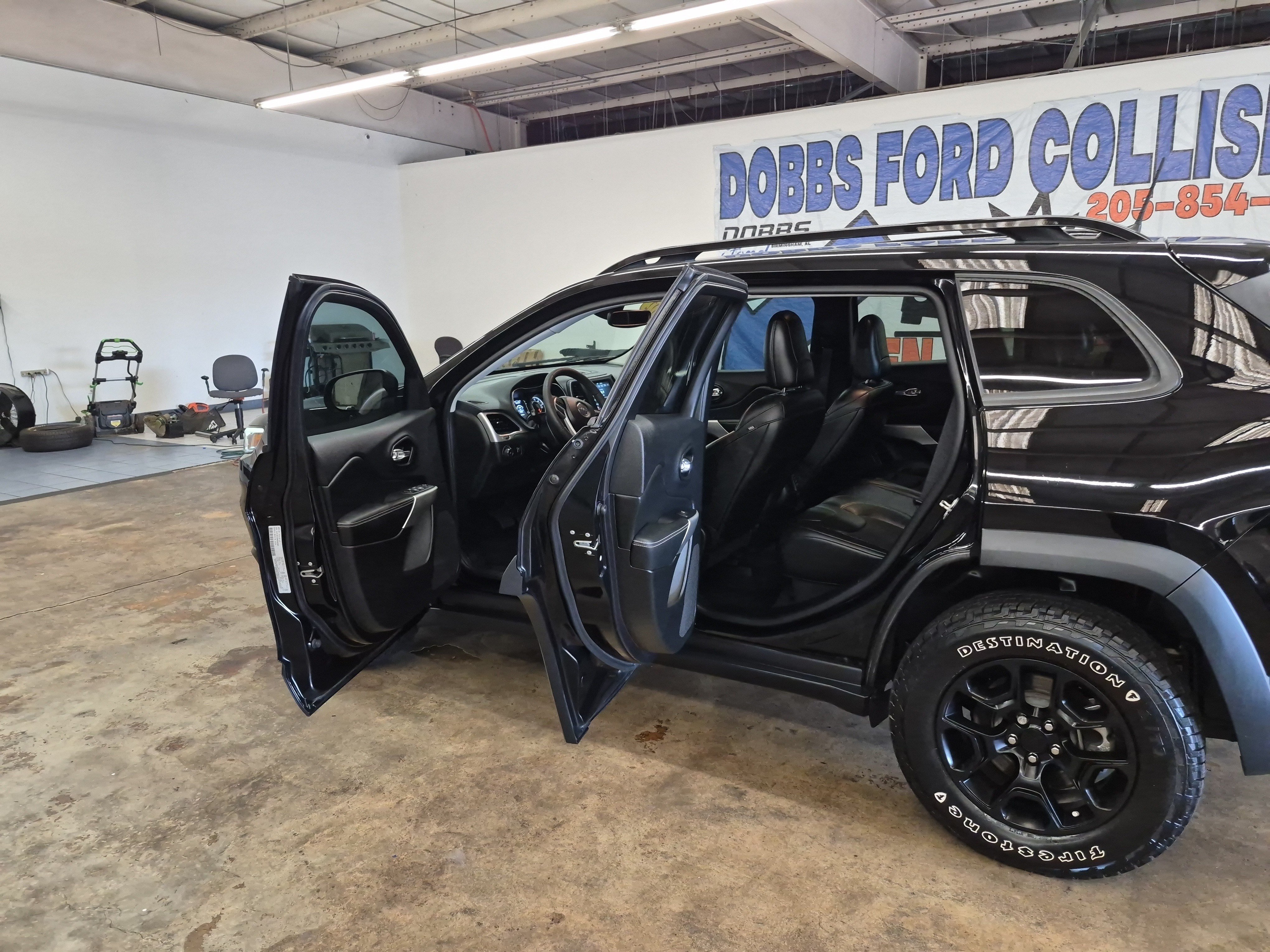 Used 2022 Jeep Cherokee Latitude AWD/4WD image 13