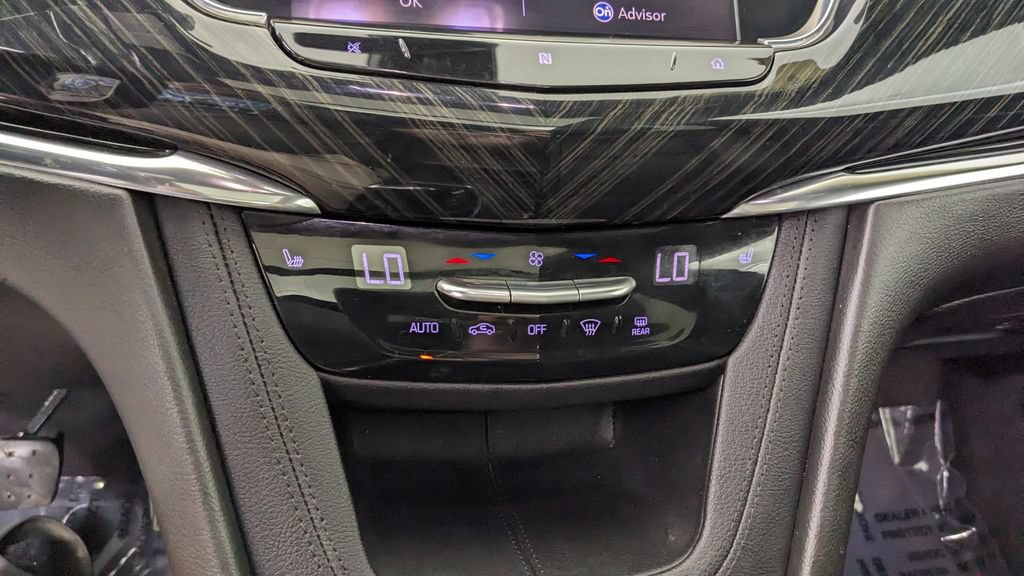 Used 2020 Cadillac XT6 Premium Luxury AWD/4WD image 27