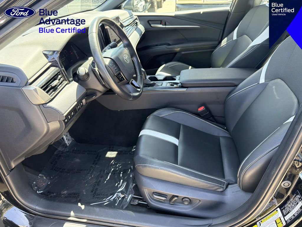 Used 2025 Toyota Camry SE FWD image 16