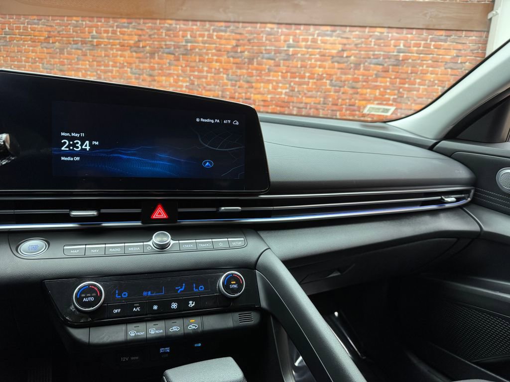 Used 2024 Hyundai Elantra SEL FWD image 17