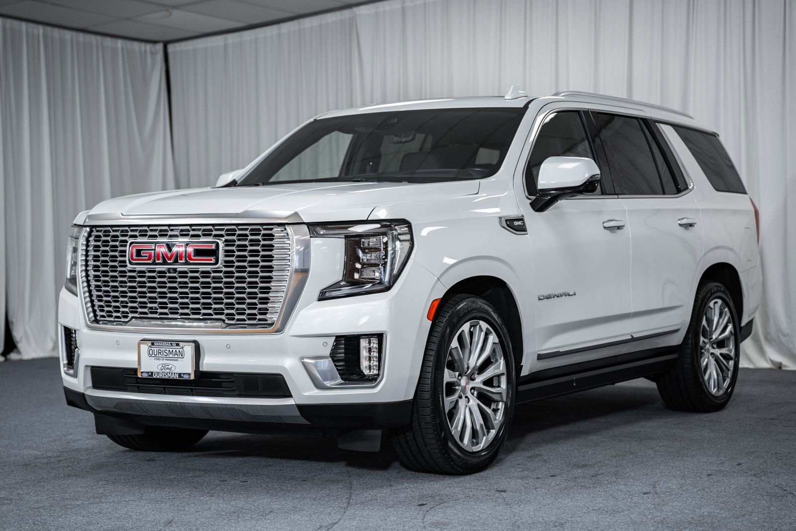 Used 2022 GMC Yukon Denali w/ Denali Premium Package AWD/4WD image 3