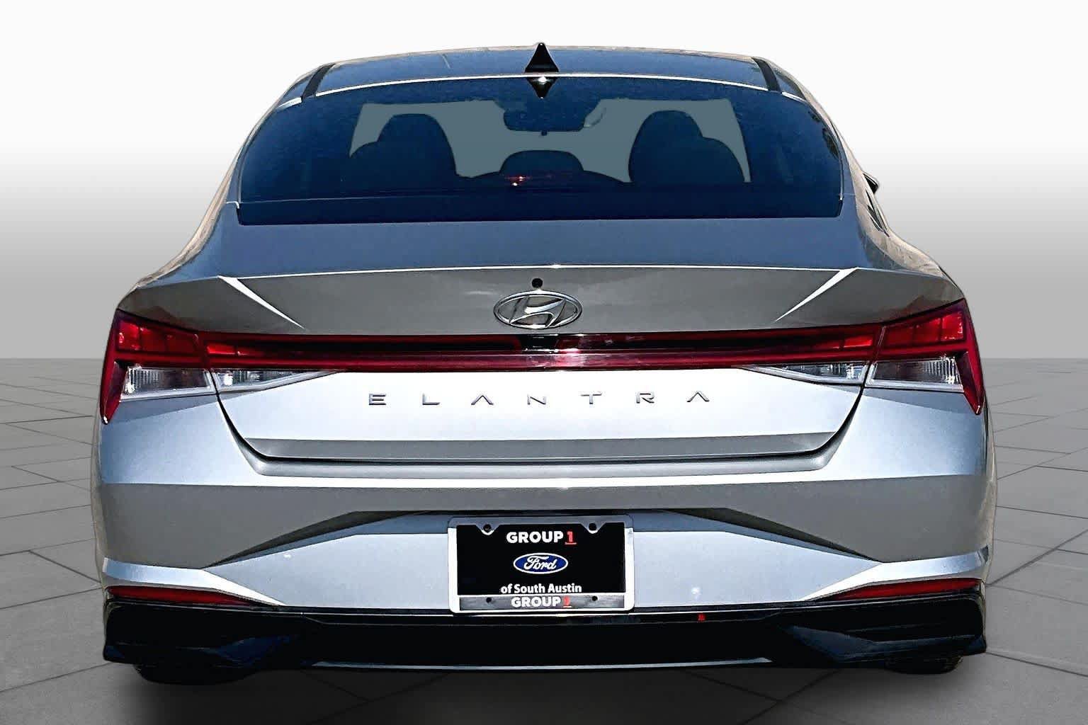 Used 2022 Hyundai Elantra SEL w/ Convenience + Premium Package FWD image 5