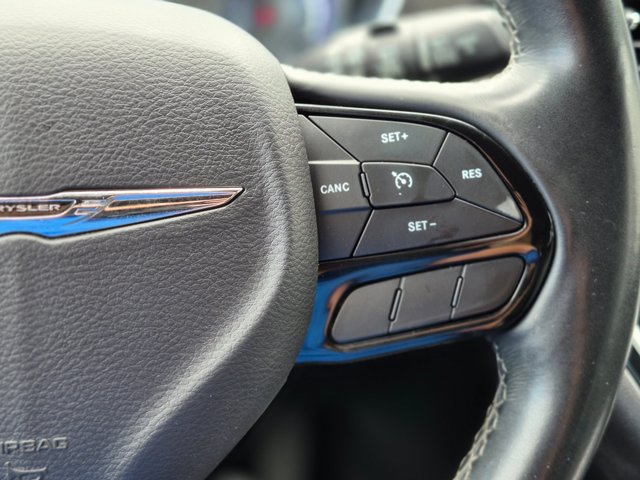Used 2018 Chrysler Pacifica Touring-L Plus FWD image 13