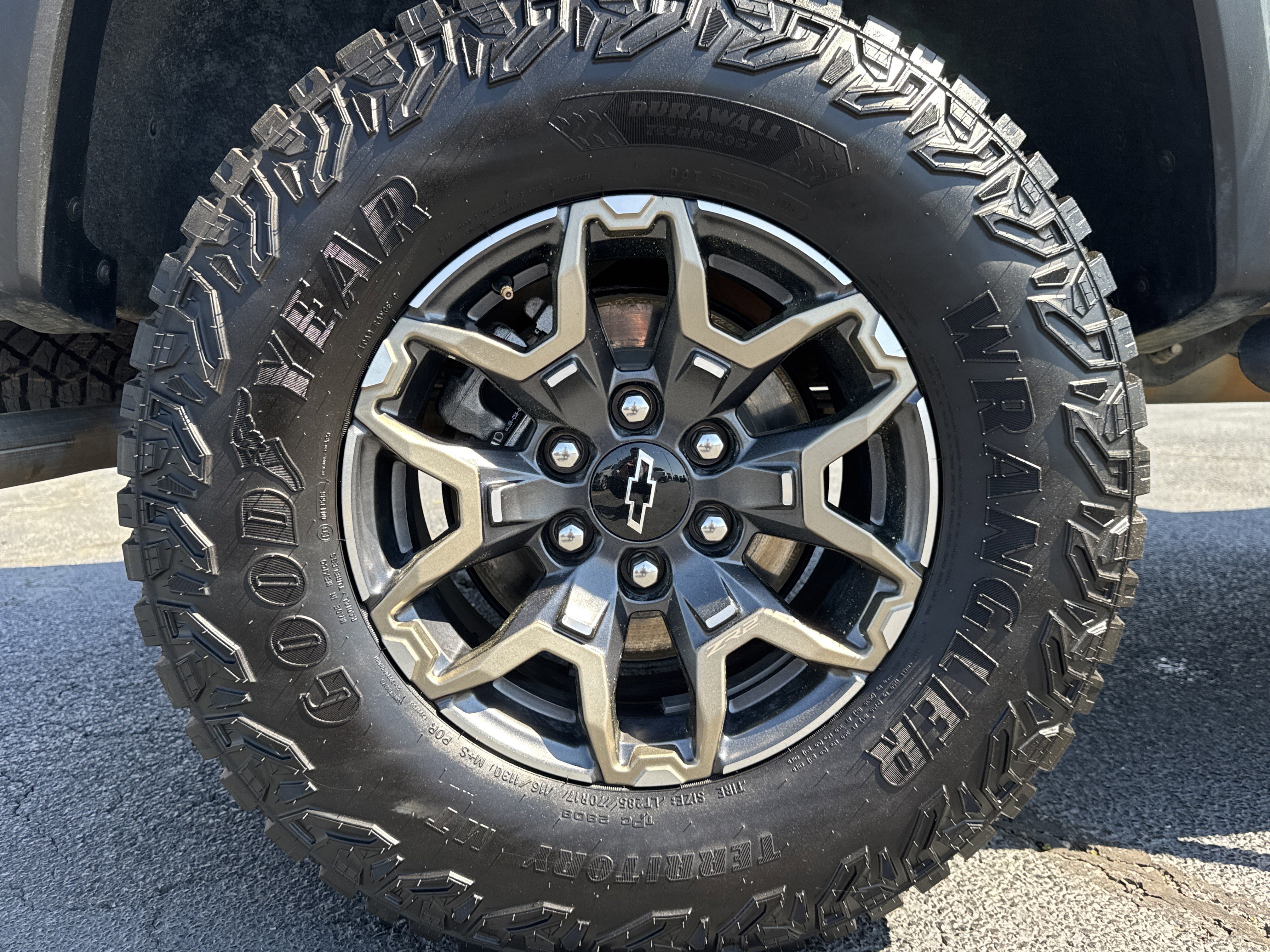 Used 2024 Chevrolet Colorado ZR2 w/ Technology Package image 19