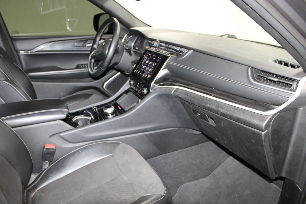 Used 2022 Jeep Grand Cherokee Altitude RWD image 24