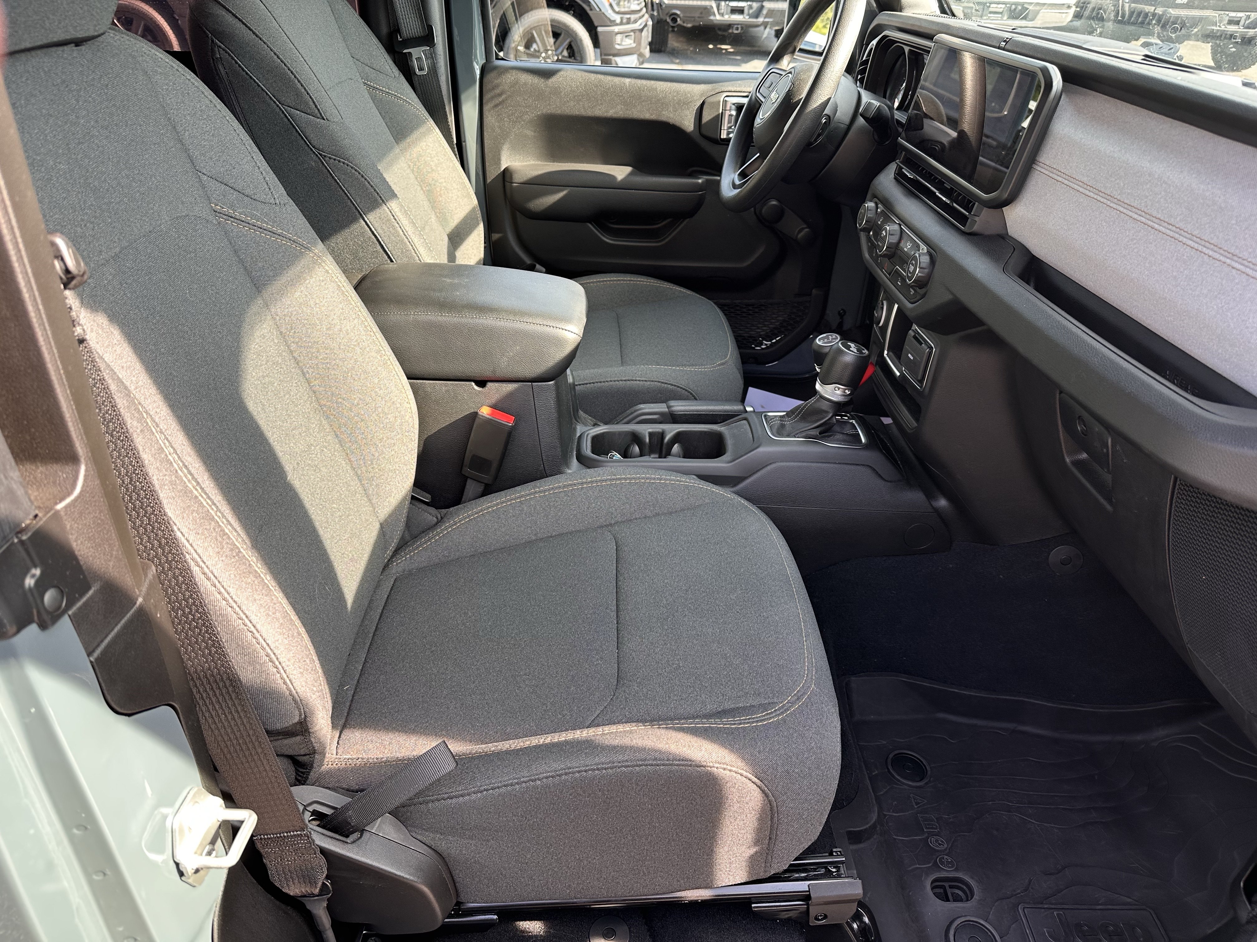 Used 2024 Jeep Wrangler Sport AWD/4WD image 13