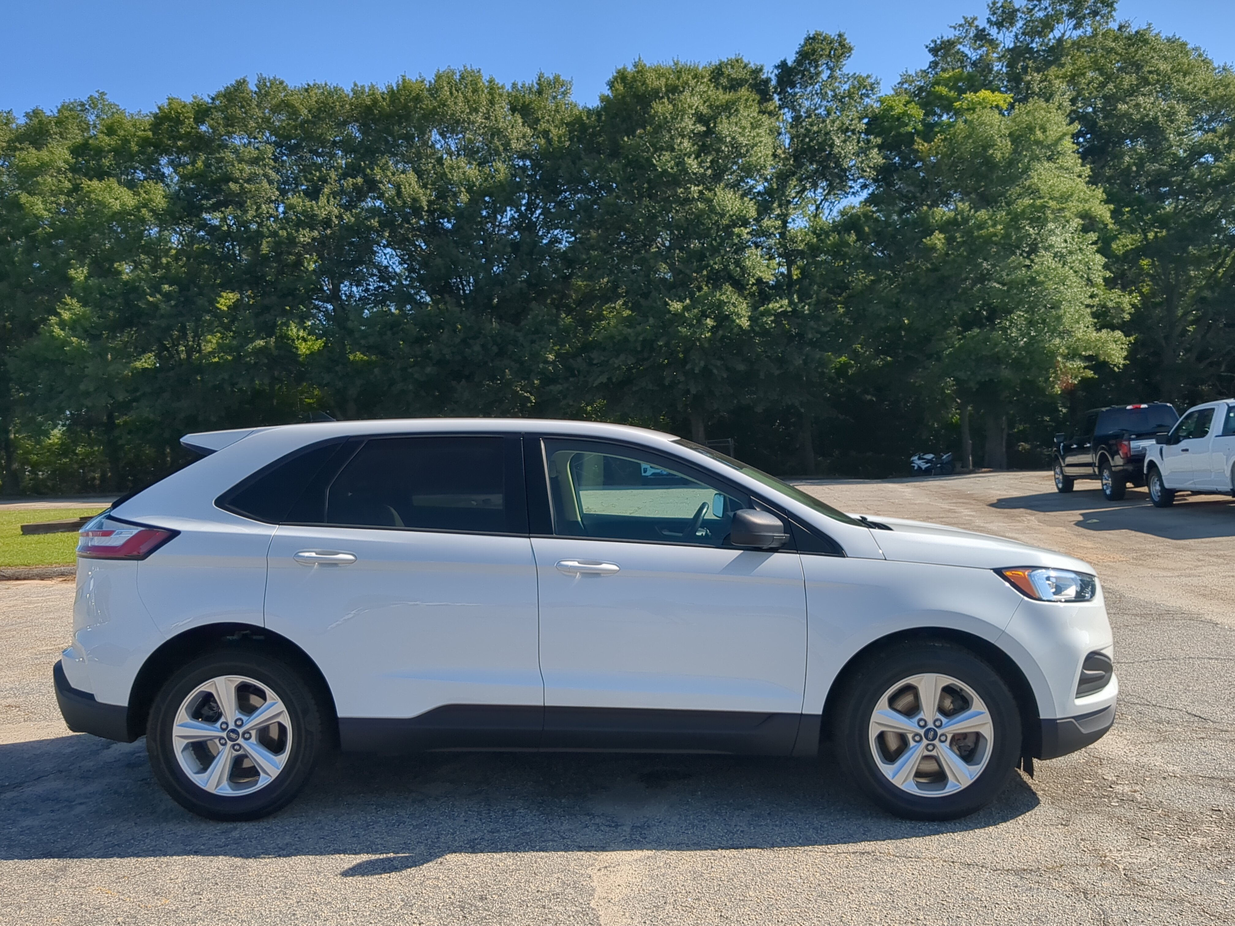 Certified 2019 Ford Edge SE w/ Cargo Accessory Package AWD/4WD image 2