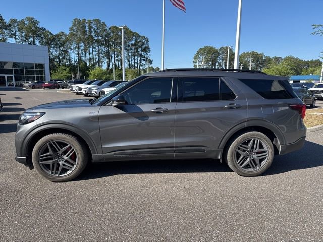 Certified 2026 Ford Explorer ST-Line w/ ST-Line Street Pack RWD image 13