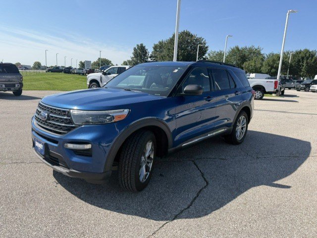 Certified 2020 Ford Explorer XLT w/ Equipment Group 202A AWD/4WD image 3