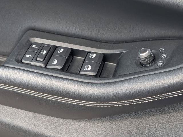 Used 2023 Jeep Grand Cherokee L Laredo AWD/4WD image 15
