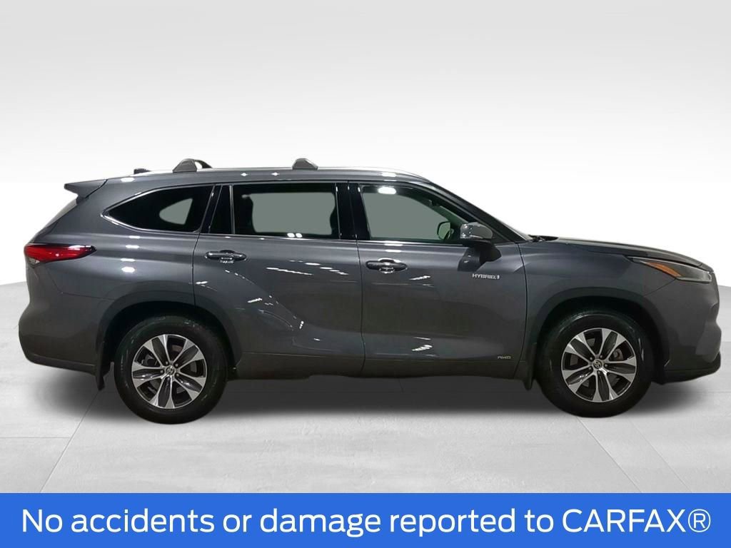Used 2021 Toyota Highlander XLE image 3