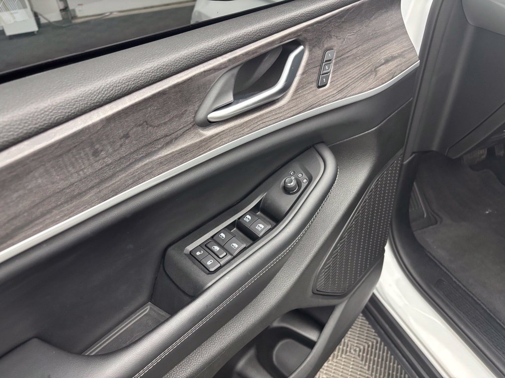 Used 2024 Jeep Grand Cherokee Limited AWD/4WD image 19