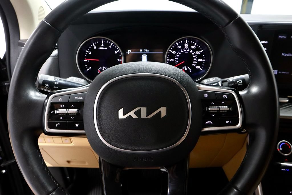 Used 2024 Kia Carnival LX FWD image 30
