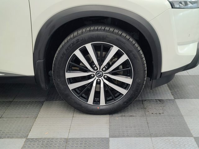 Used 2023 Nissan Pathfinder Platinum AWD/4WD image 14