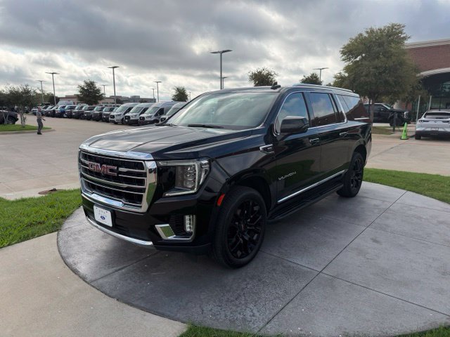 Used 2022 GMC Yukon XL SLT w/ SLT Luxury Package AWD/4WD image 3