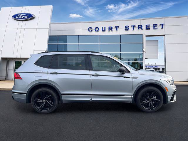 Used 2023 Volkswagen Tiguan SE R-Line FWD image 4