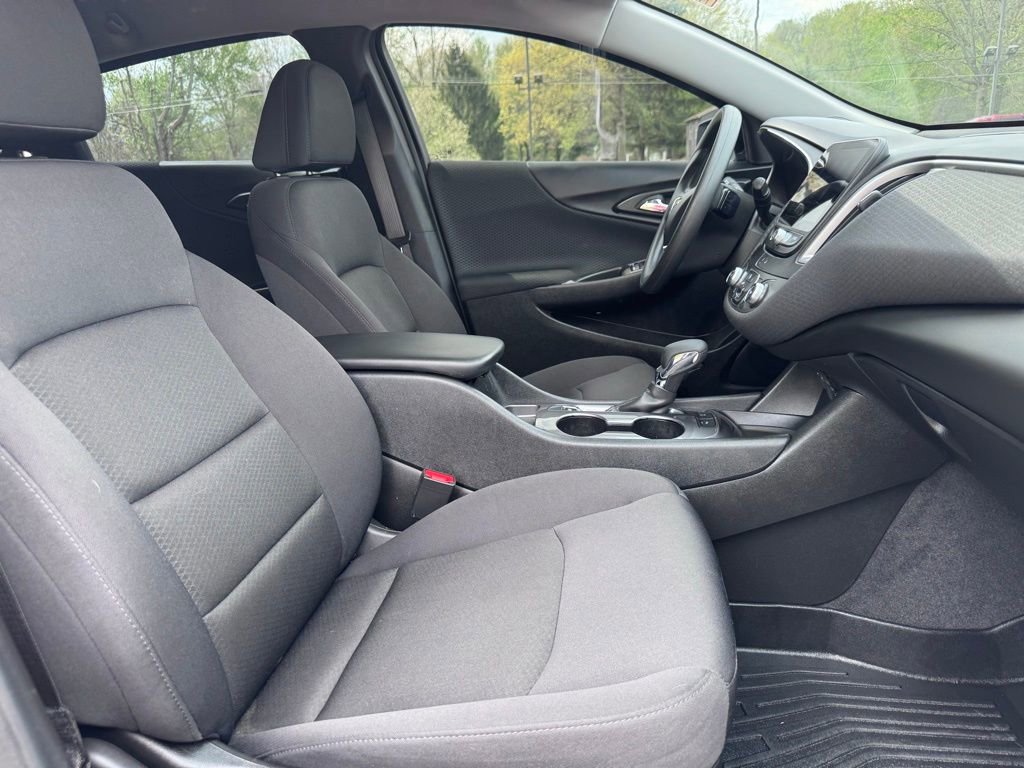 Used 2025 Chevrolet Malibu LS FWD image 17