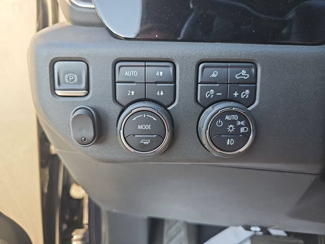 Used 2022 Chevrolet Silverado 1500 LT Trail Boss w/ LT Trail Boss Premium Package AWD/4WD image 31