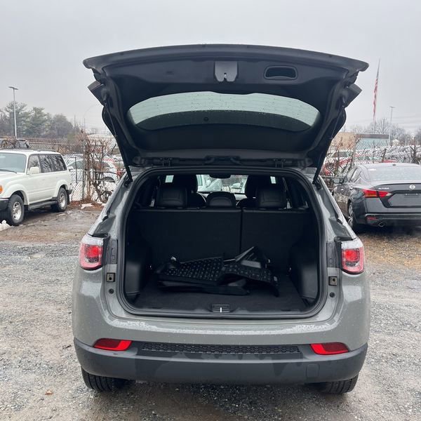 Used 2023 Jeep Compass Latitude image 32