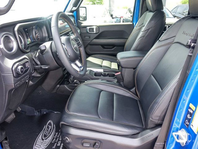 Used 2024 Jeep Wrangler Unlimited Sahara w/ Technology Group AWD/4WD image 13