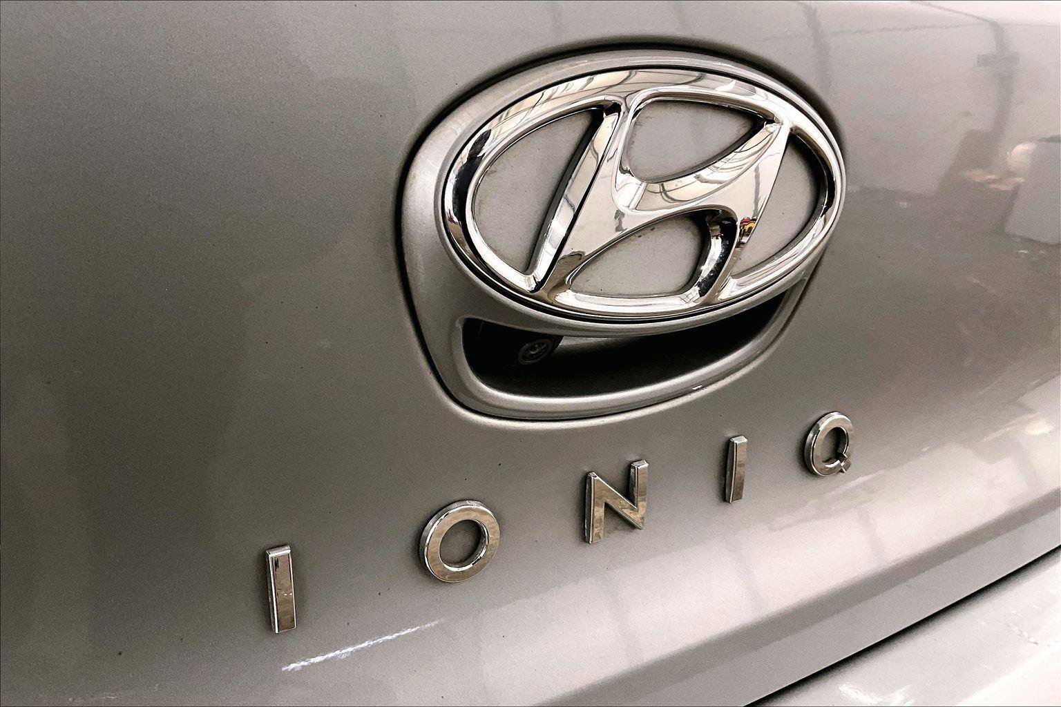 Used 2019 Hyundai Ioniq Plug-In Hybrid image 13