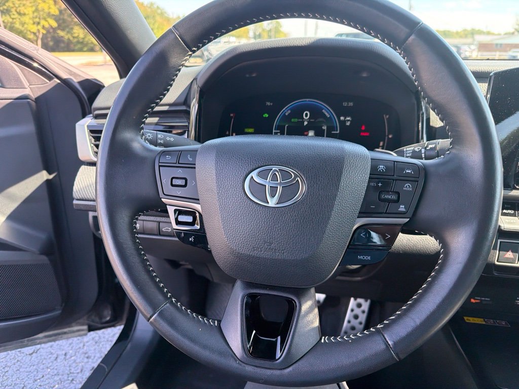 Used 2025 Toyota Camry SE FWD image 20