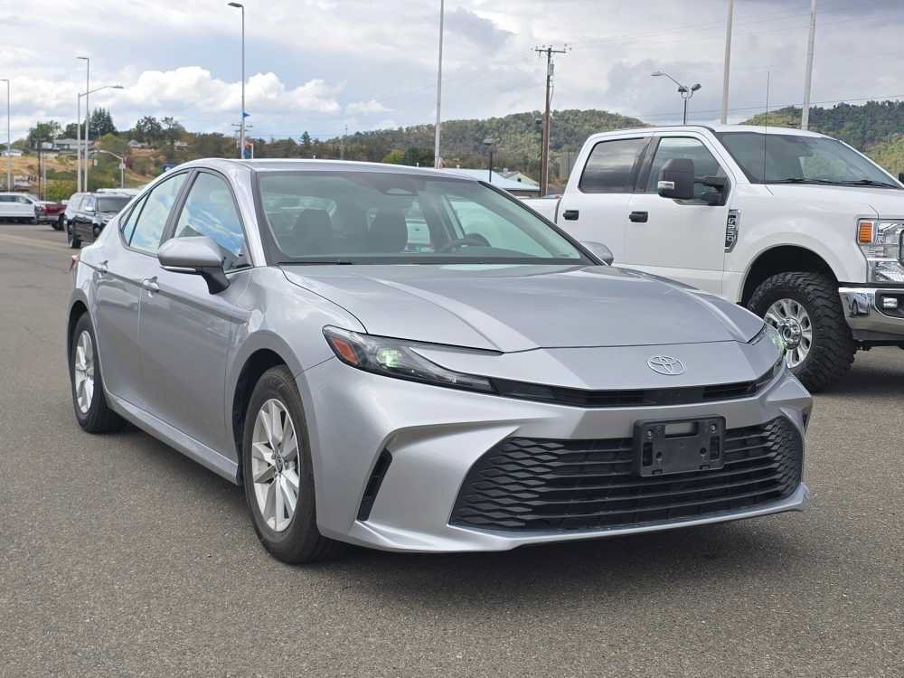 Used 2025 Toyota Camry LE FWD image 11