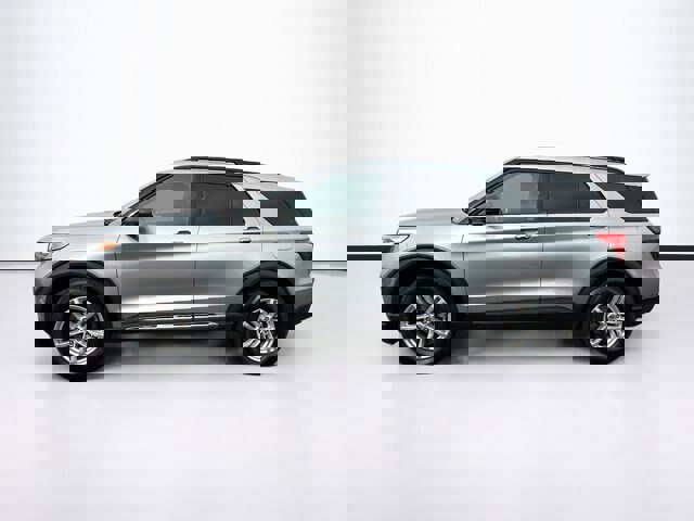 Certified 2022 Ford Explorer XLT image 3
