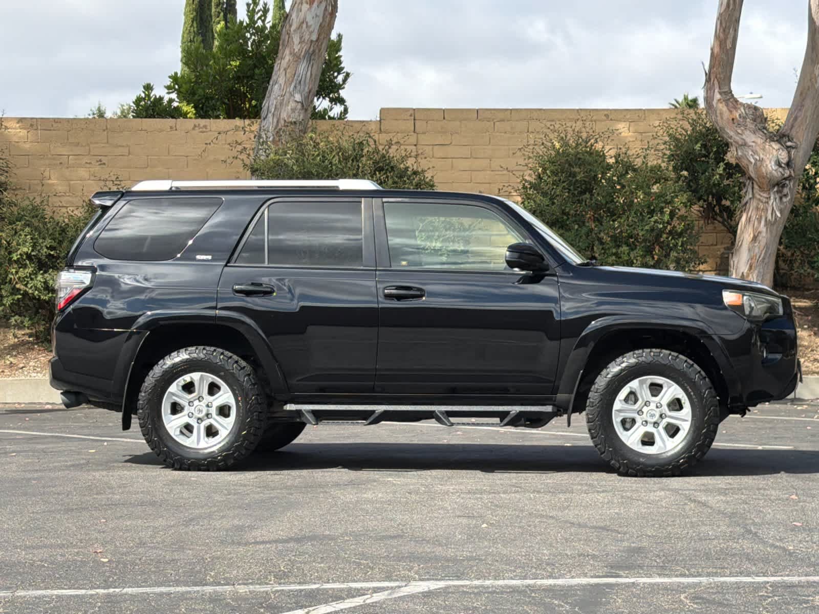 Used 2017 Toyota 4Runner SR5 RWD image 8